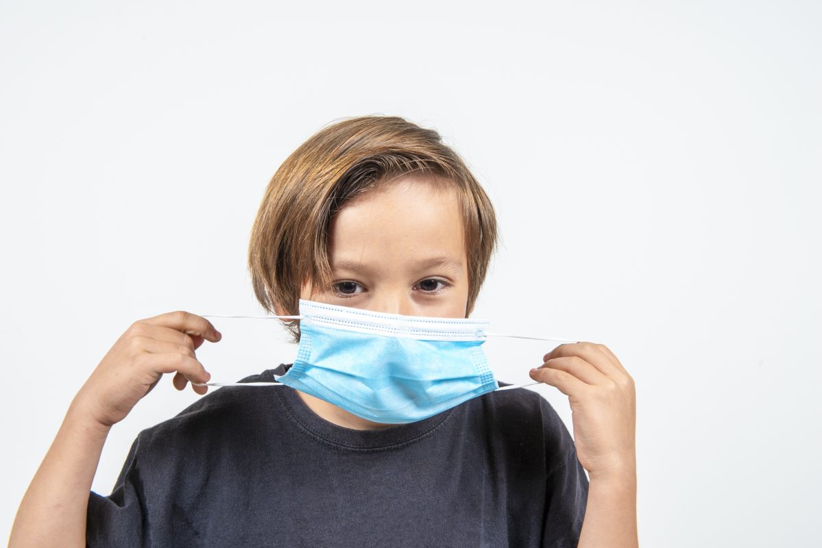 Enfant Portant Un Masque Médical De Protection Pour Faire Du